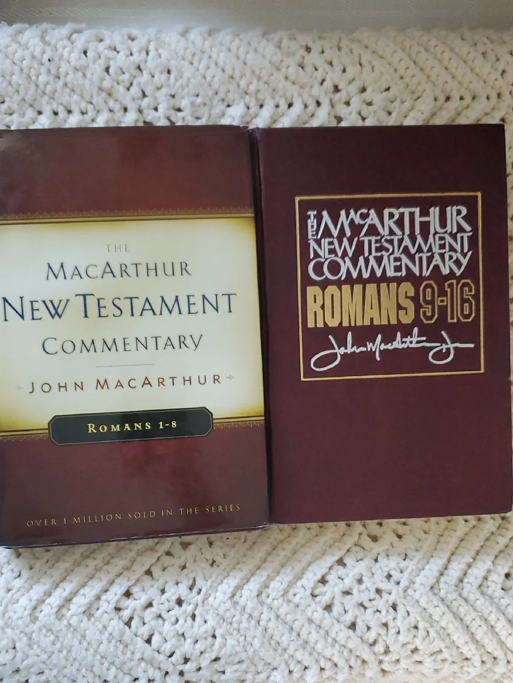 The MacArthur New Testament Commentary  Romans 1-8 Romans 9-16 2 Books.